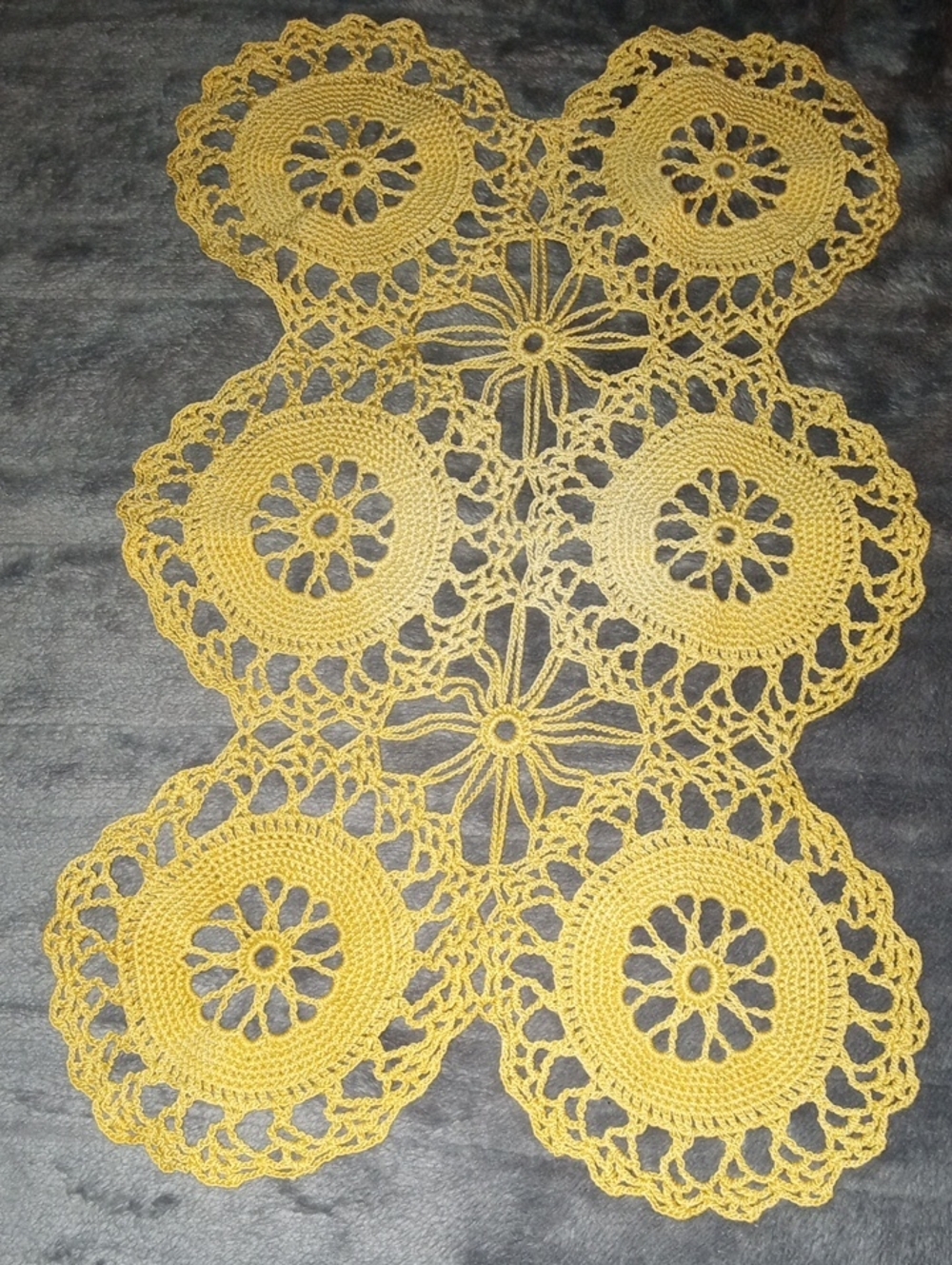 3 Vintage Handmade Doilies - Picture 4 of 8